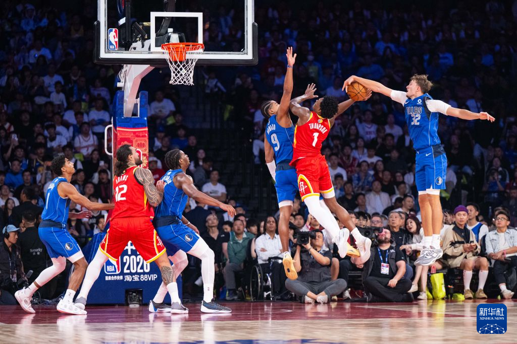 NBA季前赛：火箭胜独行侠
